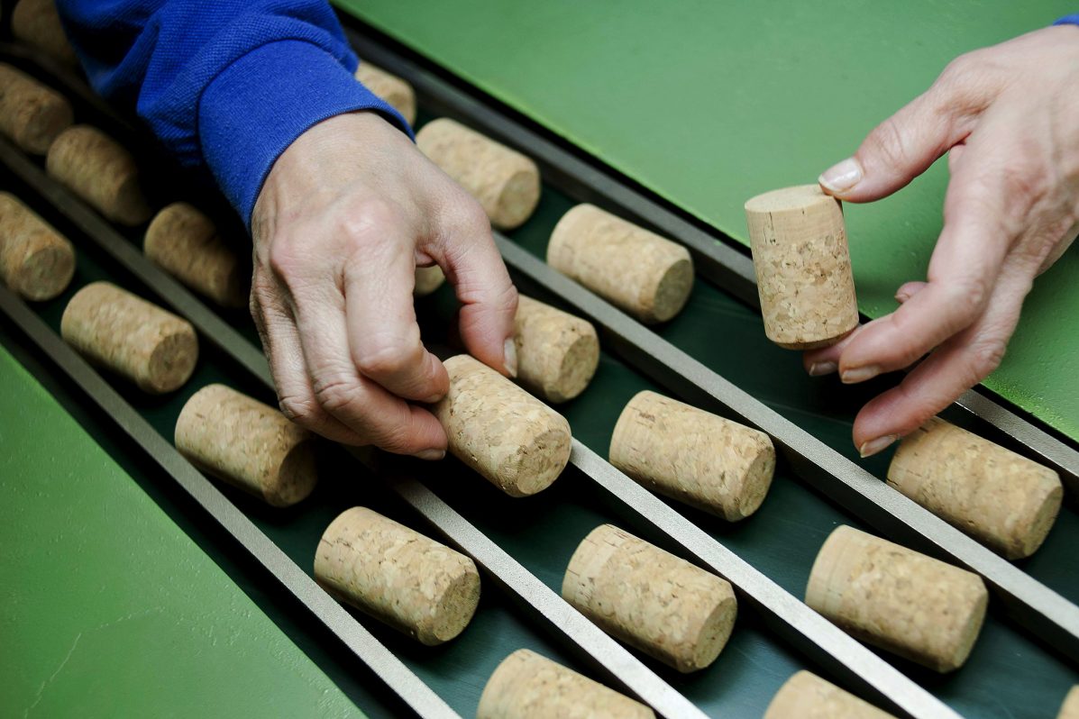 Los Fabricantes de Tapones de Corcho: Un Vistazo a la Tradición y Sostenibilidad